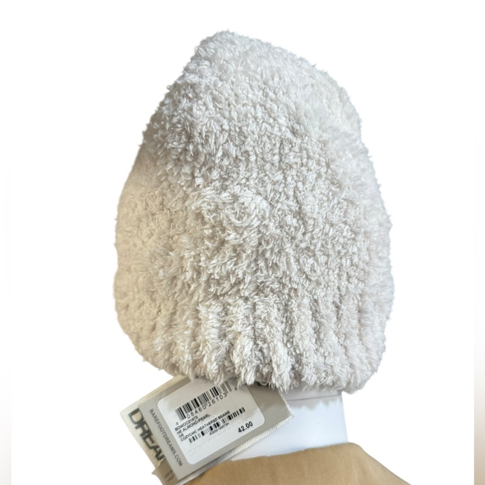 Barefoot dreams cozychic heathered beanie almond pearl - Picture 3 of 3